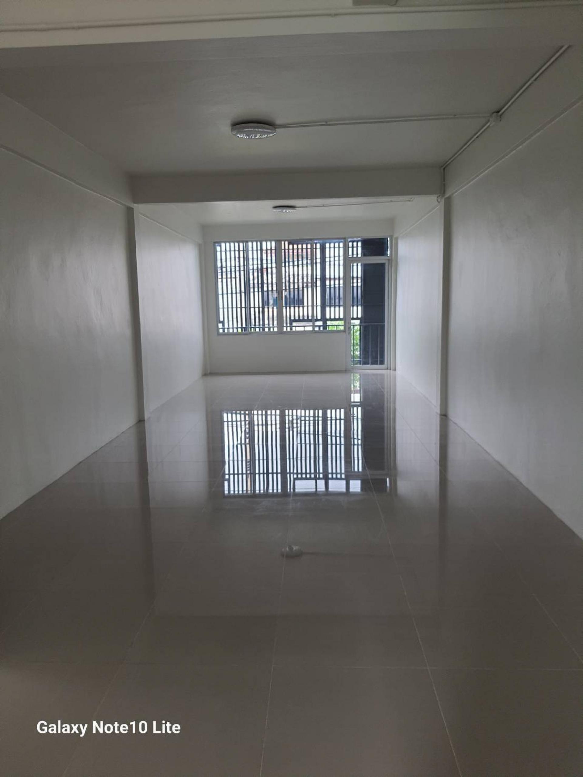 อาคารพาณิชย์ 3 ชั้นมีชั้นลอย ใกล้ MRTสถานี บางโพ (สายสีน้ำเงิน) ใกล้รัฐสภาแห่งใหม่