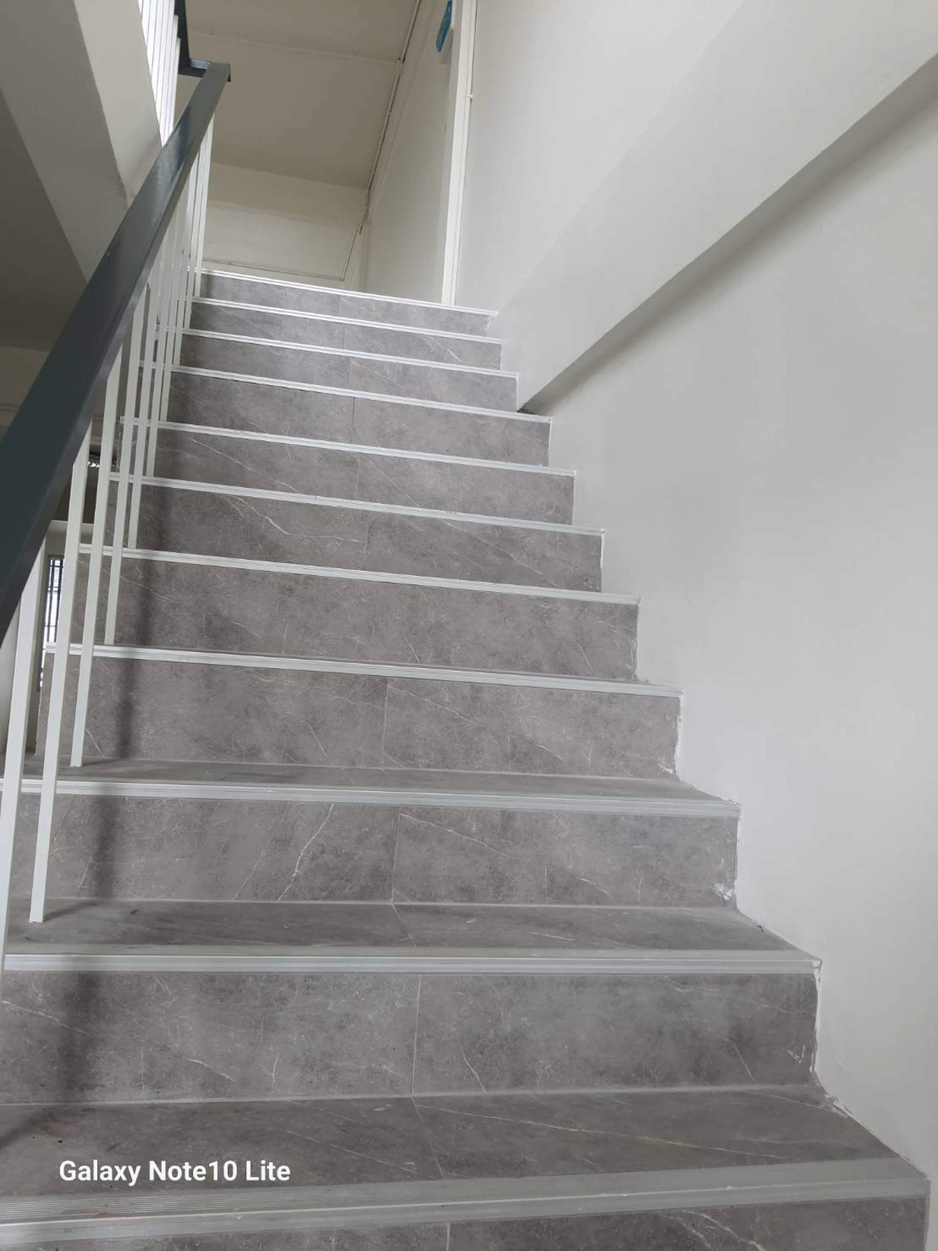 อาคารพาณิชย์ 3 ชั้นมีชั้นลอย ใกล้ MRTสถานี บางโพ (สายสีน้ำเงิน) ใกล้รัฐสภาแห่งใหม่