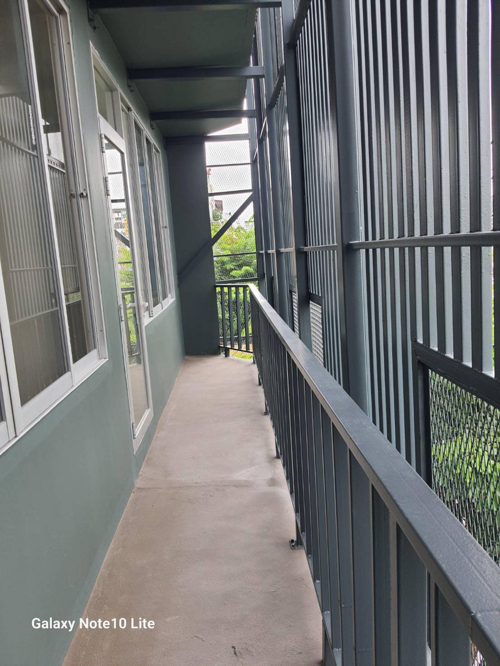 อาคารพาณิชย์ 3 ชั้นมีชั้นลอย ใกล้ MRTสถานี บางโพ (สายสีน้ำเงิน) ใกล้รัฐสภาแห่งใหม่