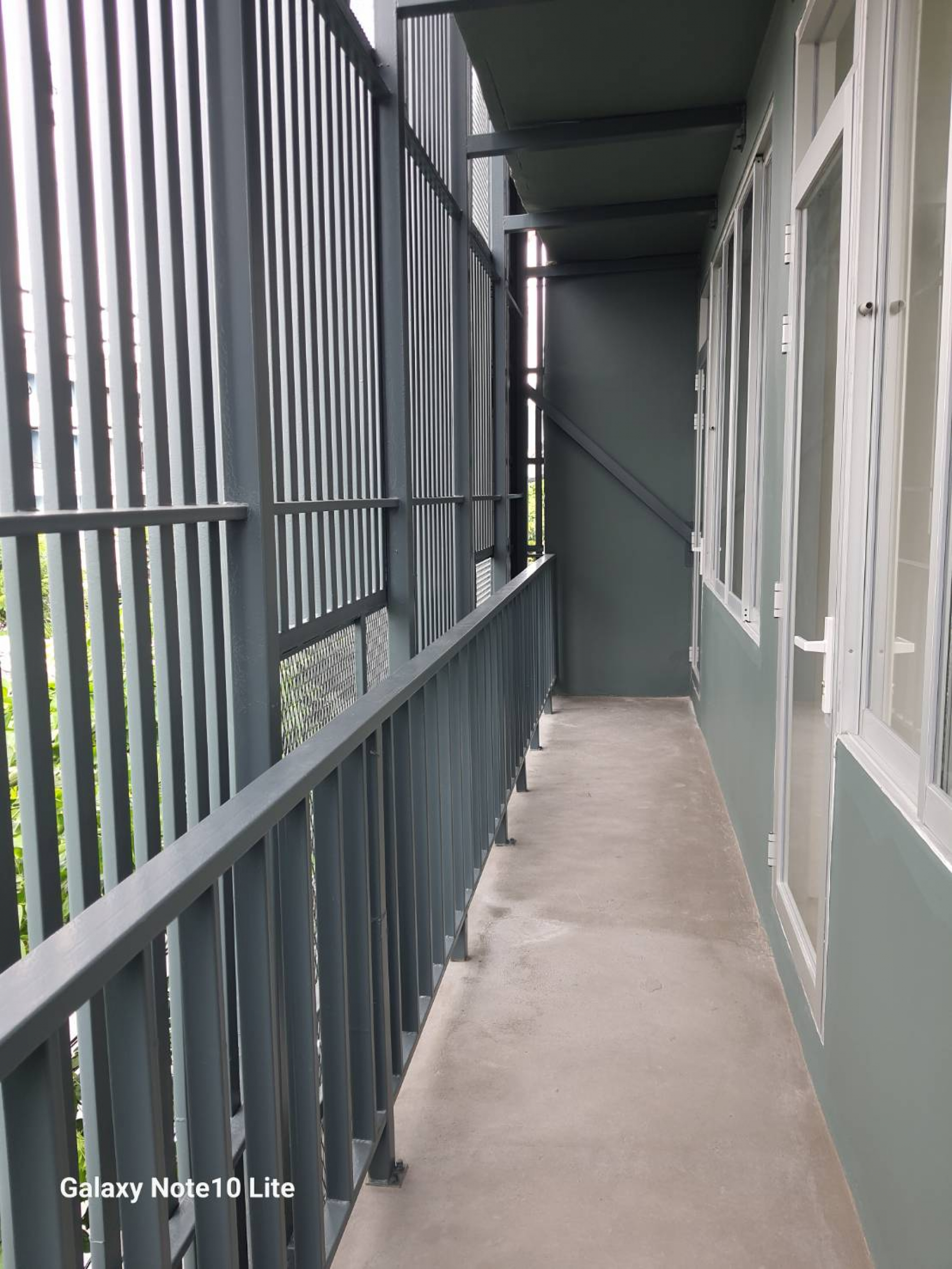 อาคารพาณิชย์ 3 ชั้นมีชั้นลอย ใกล้ MRTสถานี บางโพ (สายสีน้ำเงิน) ใกล้รัฐสภาแห่งใหม่