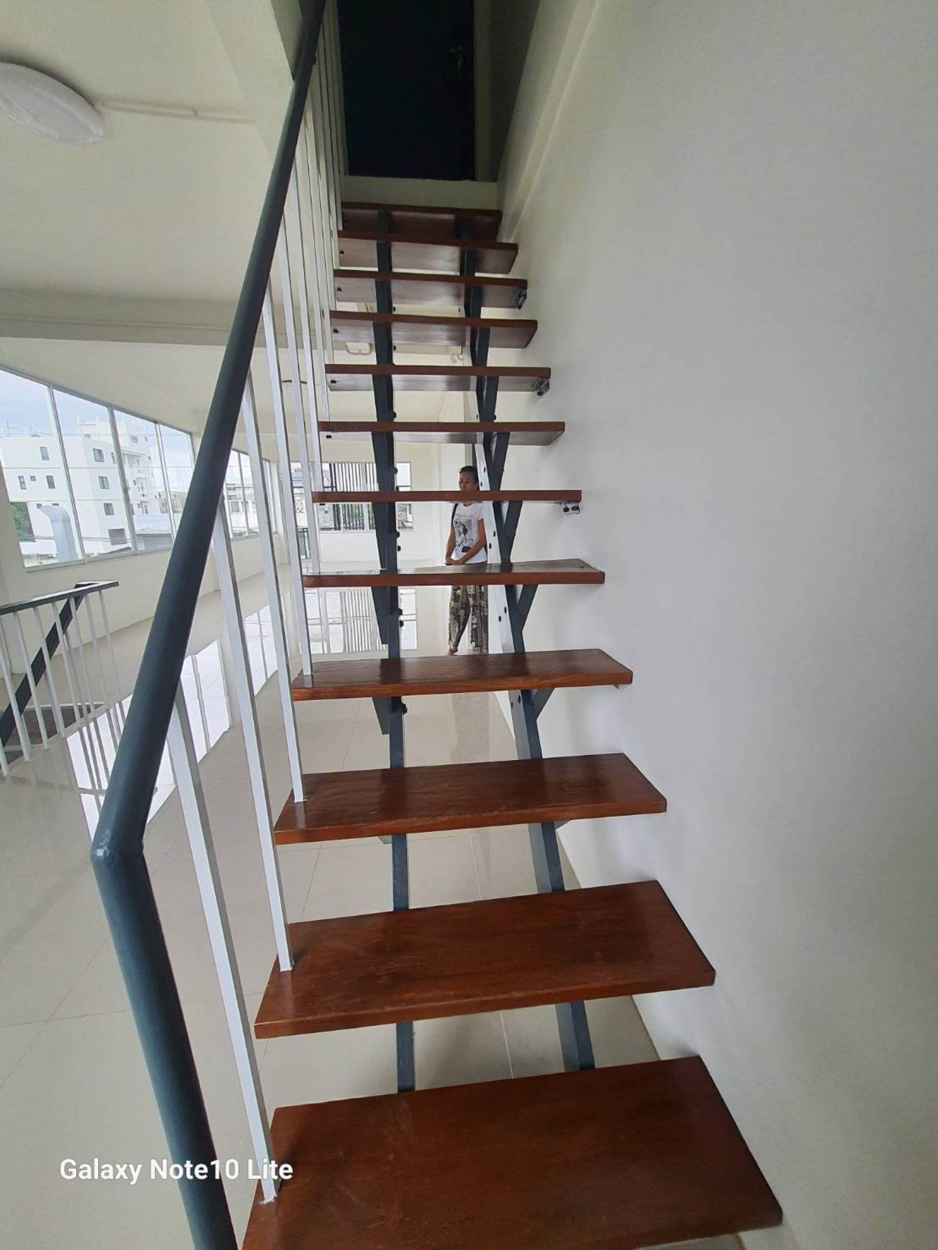 อาคารพาณิชย์ 3 ชั้นมีชั้นลอย ใกล้ MRTสถานี บางโพ (สายสีน้ำเงิน) ใกล้รัฐสภาแห่งใหม่