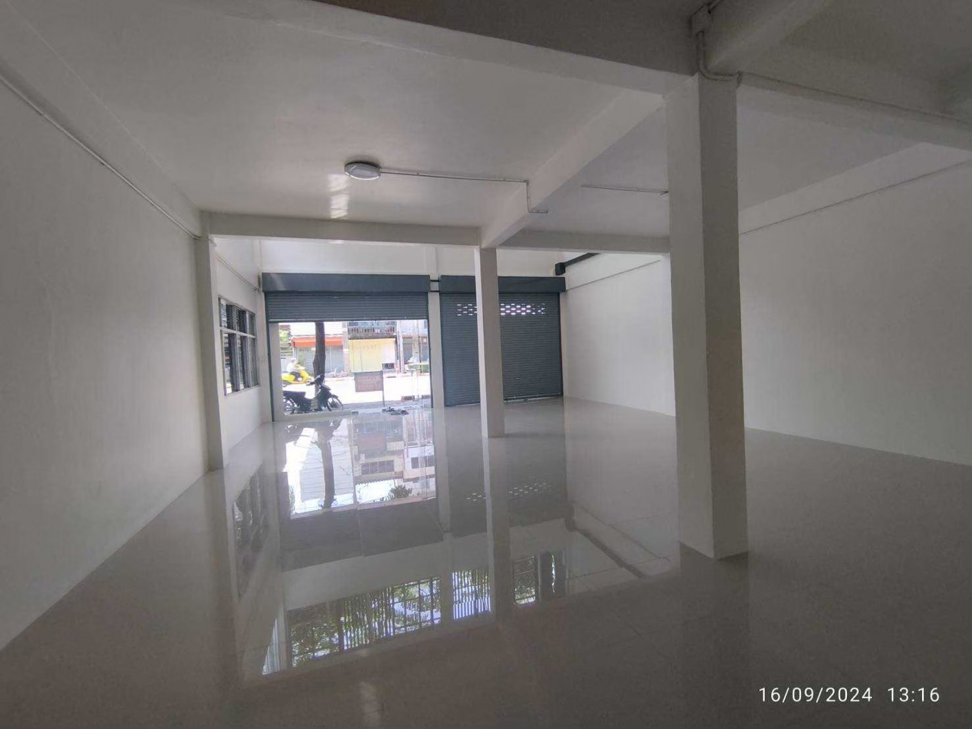 อาคารพาณิชย์ 3 ชั้นมีชั้นลอย ใกล้ MRTสถานี บางโพ (สายสีน้ำเงิน) ใกล้รัฐสภาแห่งใหม่