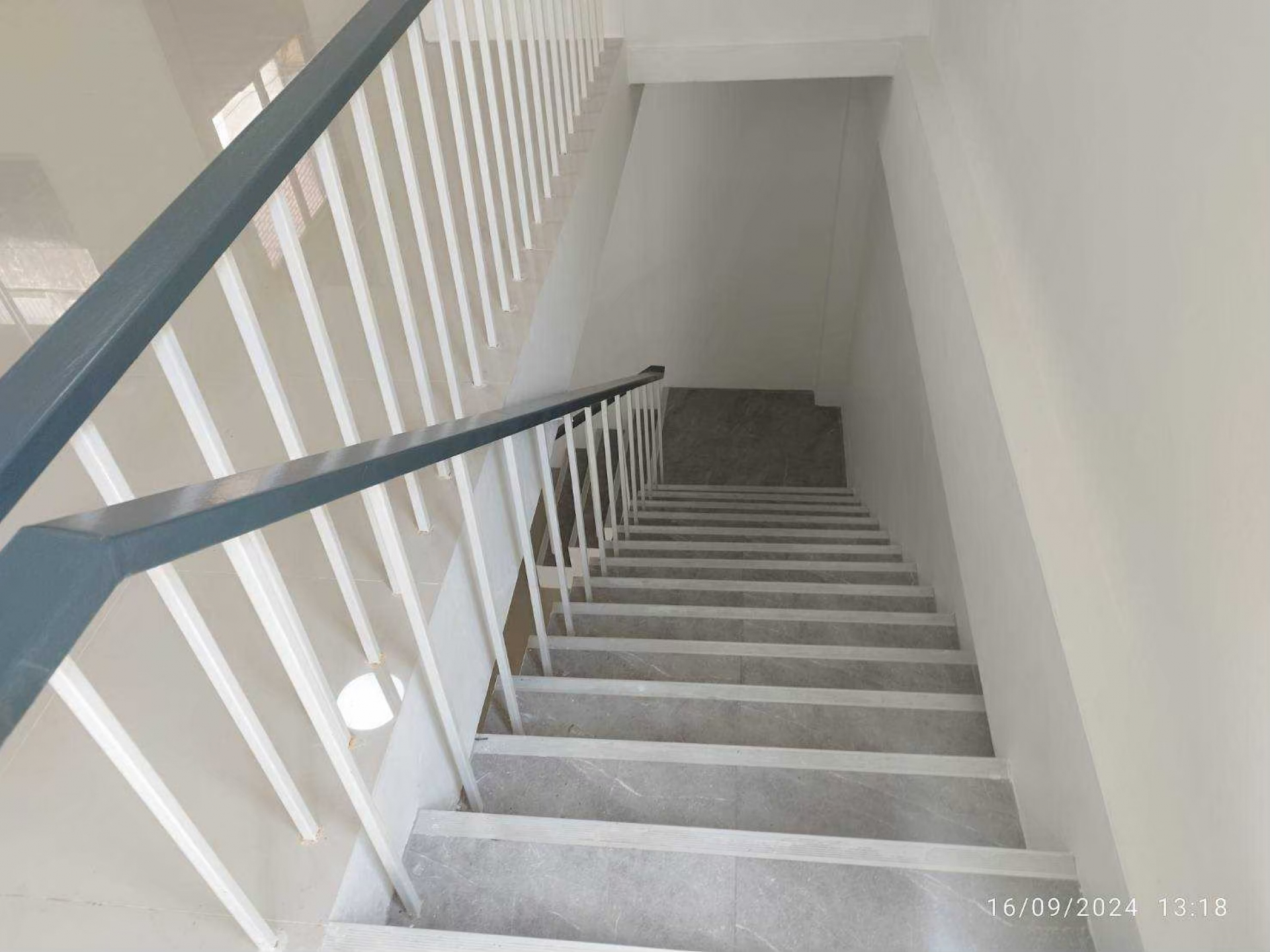 อาคารพาณิชย์ 3 ชั้นมีชั้นลอย ใกล้ MRTสถานี บางโพ (สายสีน้ำเงิน) ใกล้รัฐสภาแห่งใหม่