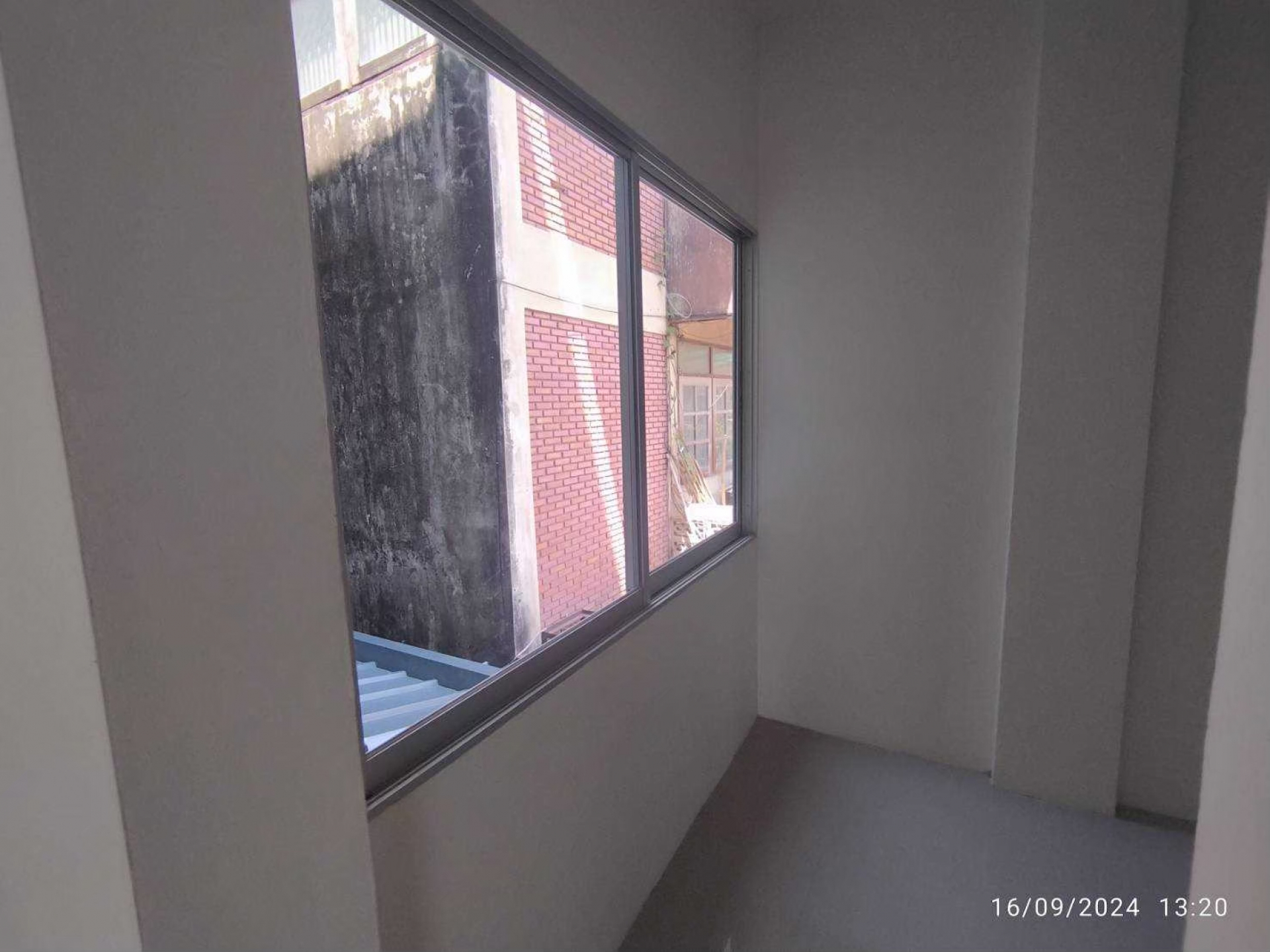 อาคารพาณิชย์ 3 ชั้นมีชั้นลอย ใกล้ MRTสถานี บางโพ (สายสีน้ำเงิน) ใกล้รัฐสภาแห่งใหม่