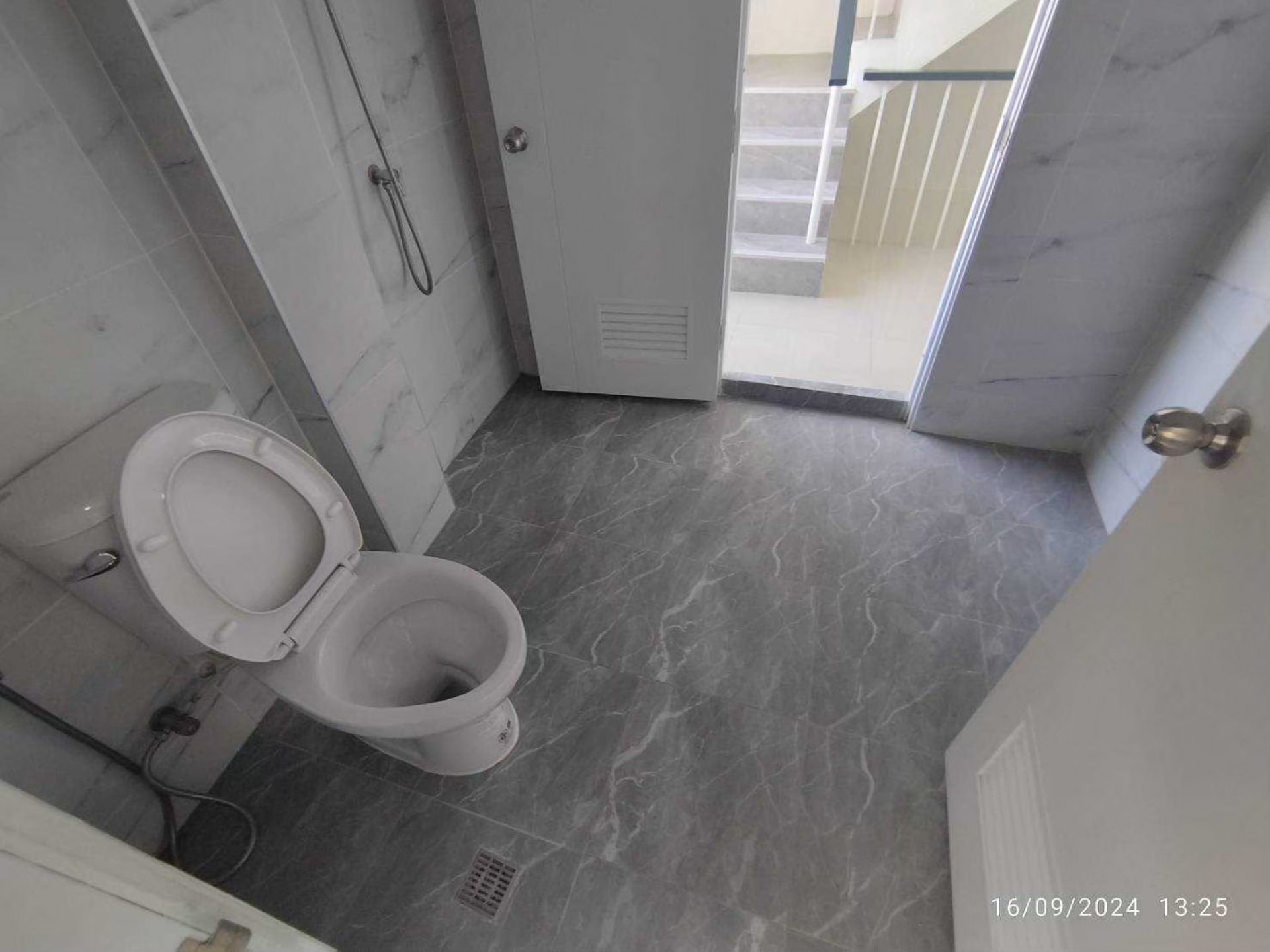 อาคารพาณิชย์ 3 ชั้นมีชั้นลอย ใกล้ MRTสถานี บางโพ (สายสีน้ำเงิน) ใกล้รัฐสภาแห่งใหม่