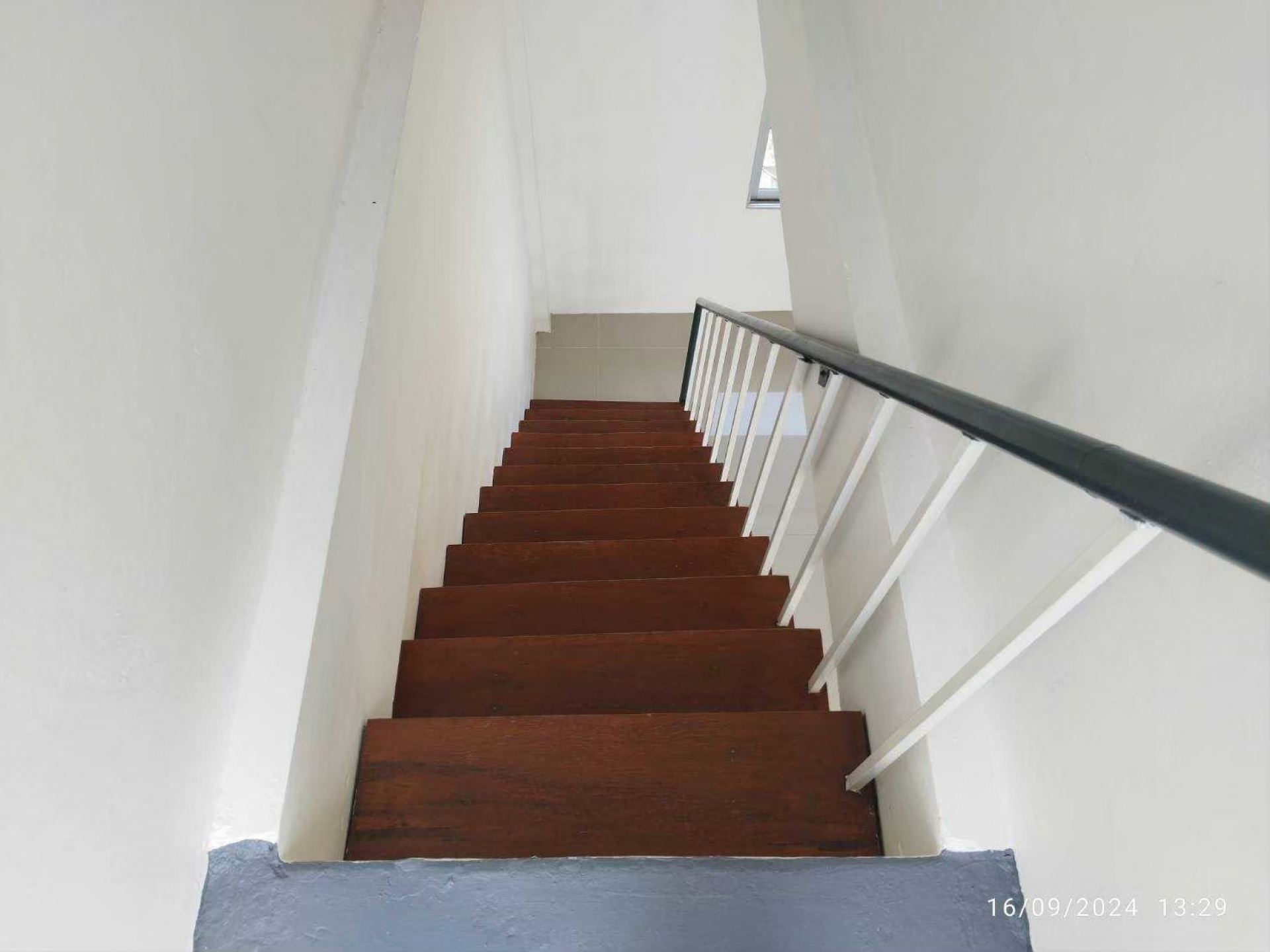 อาคารพาณิชย์ 3 ชั้นมีชั้นลอย ใกล้ MRTสถานี บางโพ (สายสีน้ำเงิน) ใกล้รัฐสภาแห่งใหม่