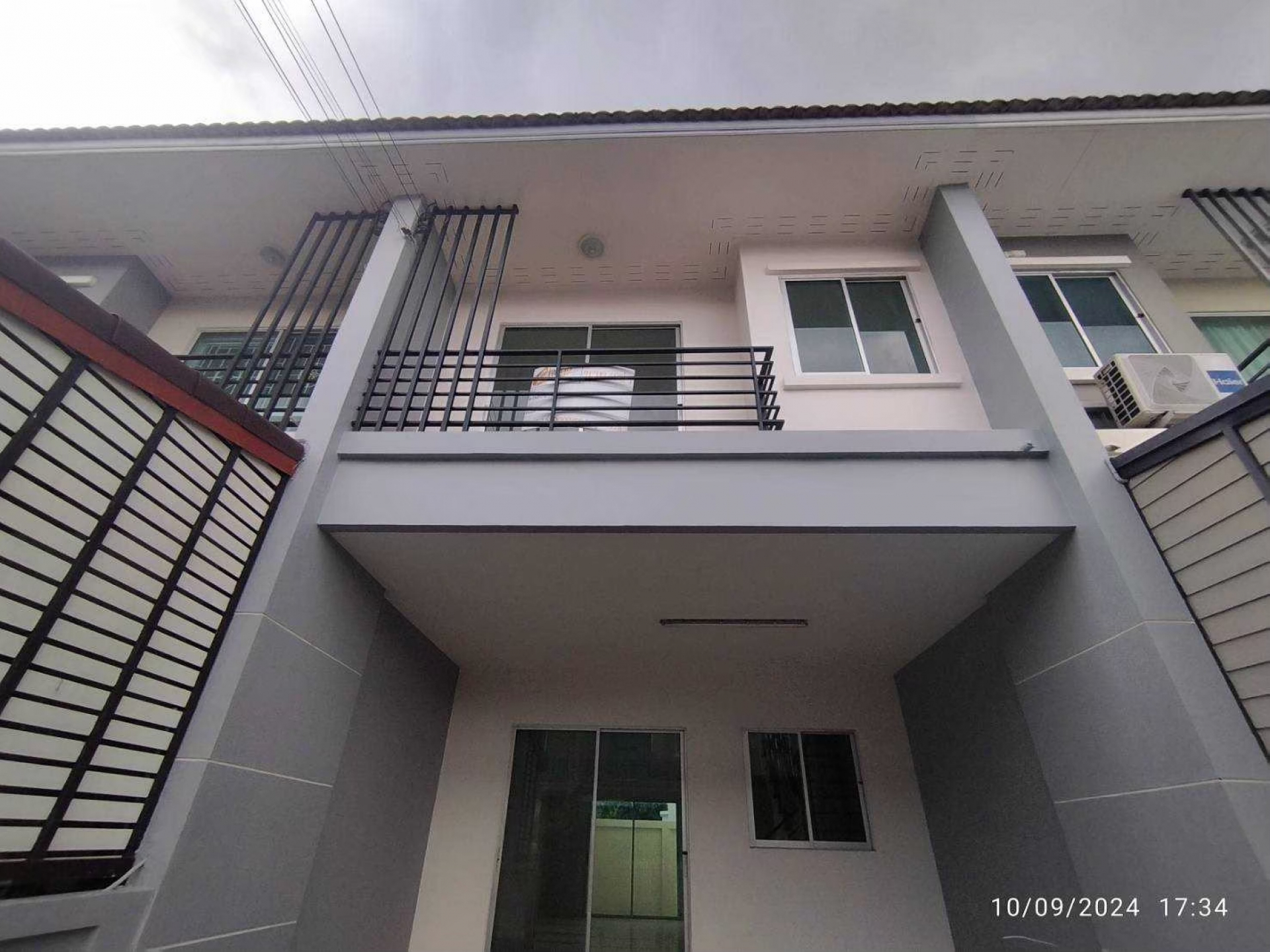 ทาวน์เฮ้าส์ 2 ชั้น 1 คูหา หมู่บ้านรื่นฤดี 7 ถนนหทัยราษฎร์ จ.กรุงเทพฯ