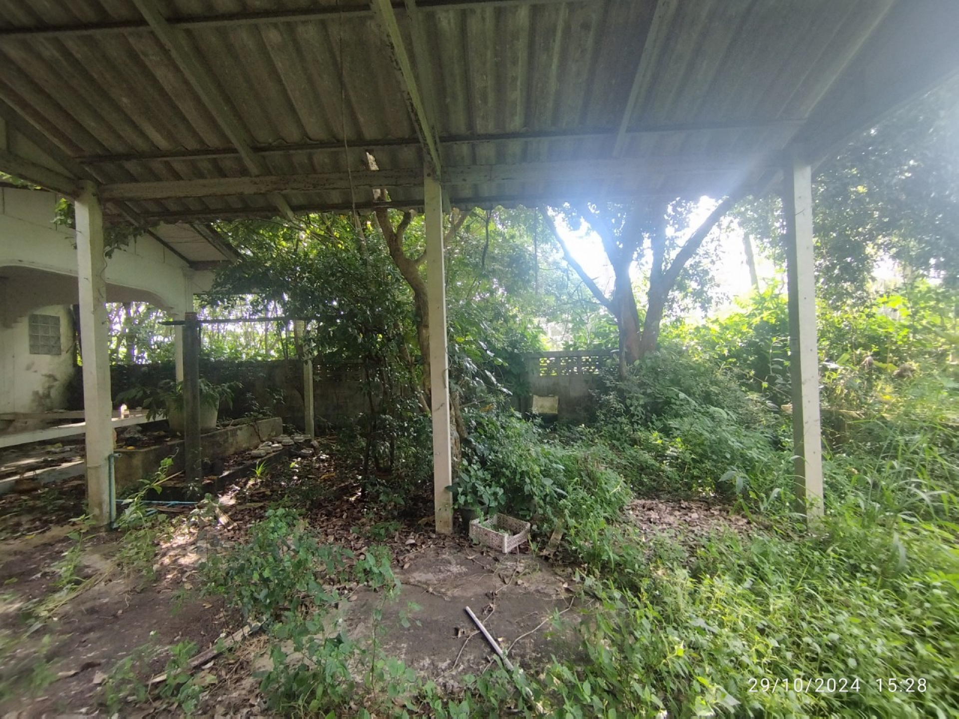 ที่ดินพร้อมสิ่งปลูกสร้าง ตำบลเพ จังหวัด ระยอง เนื้อที่ 10 ไร่เศษ