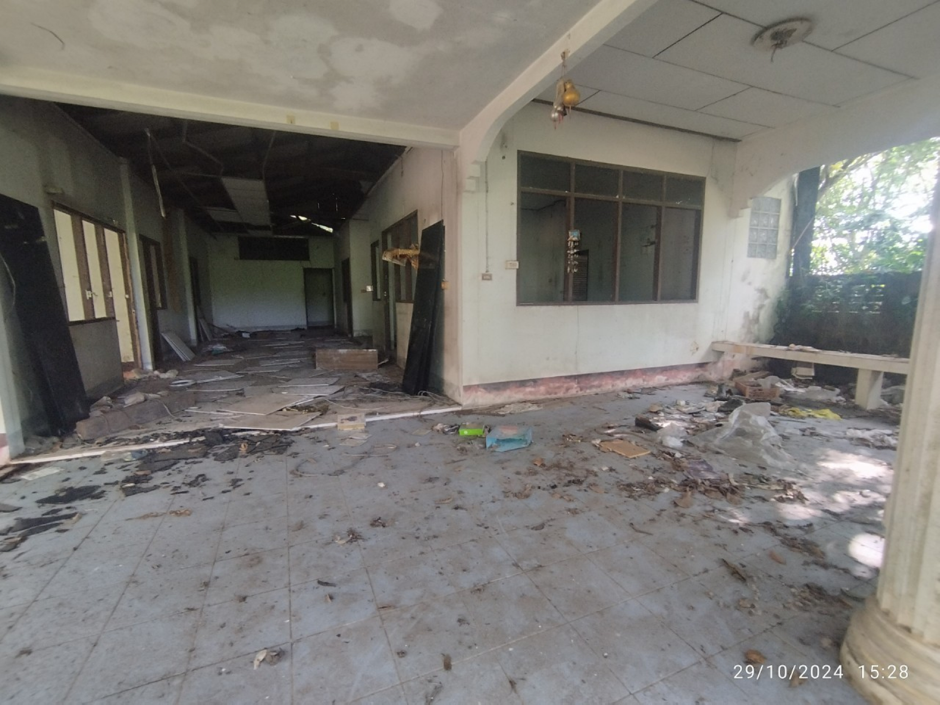 ที่ดินพร้อมสิ่งปลูกสร้าง ตำบลเพ จังหวัด ระยอง เนื้อที่ 10 ไร่เศษ