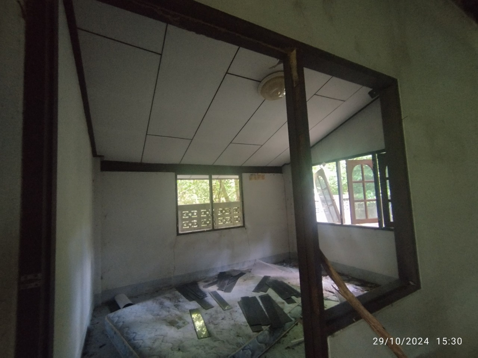 ที่ดินพร้อมสิ่งปลูกสร้าง ตำบลเพ จังหวัด ระยอง เนื้อที่ 10 ไร่เศษ