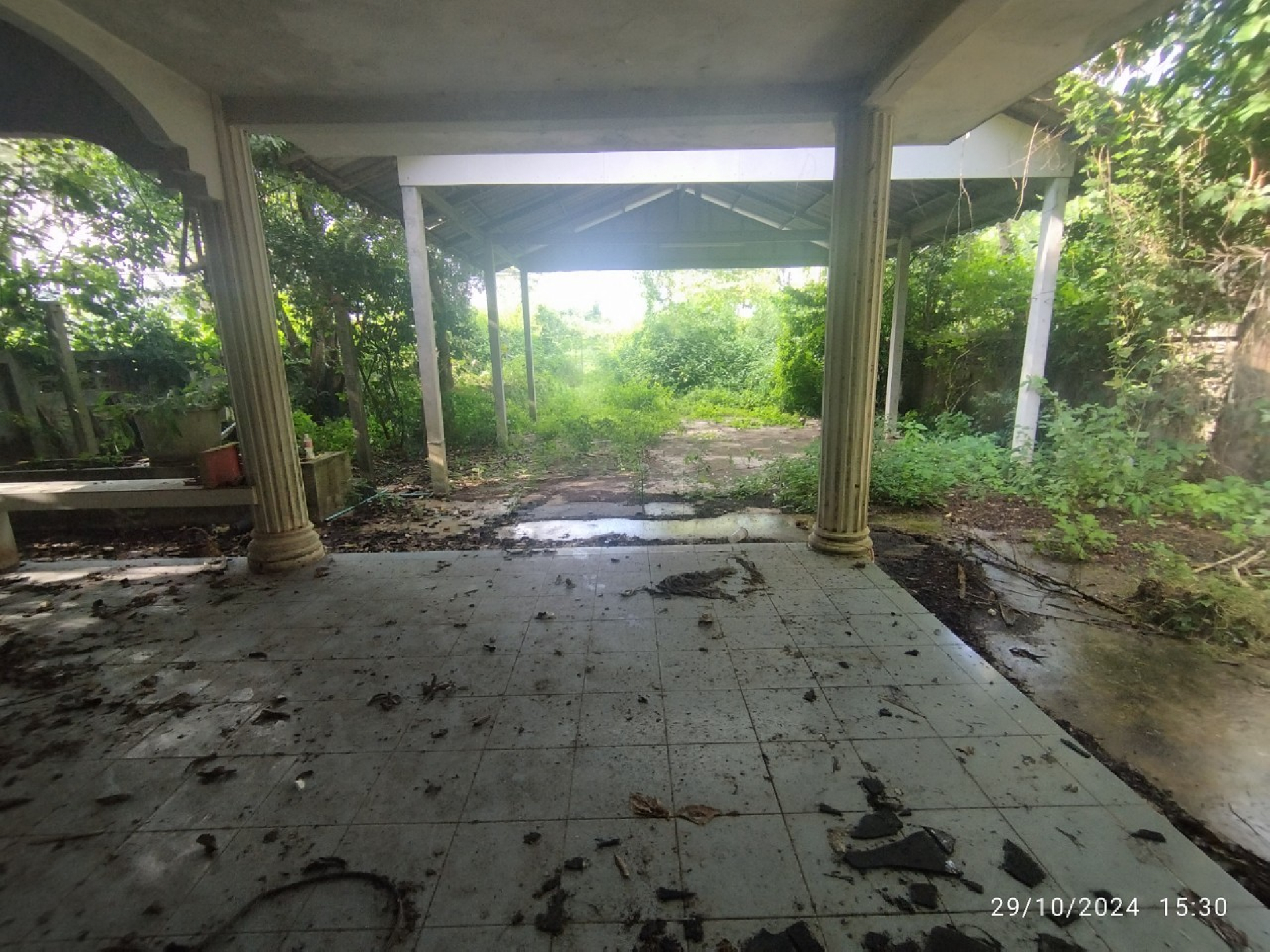 ที่ดินพร้อมสิ่งปลูกสร้าง ตำบลเพ จังหวัด ระยอง เนื้อที่ 10 ไร่เศษ