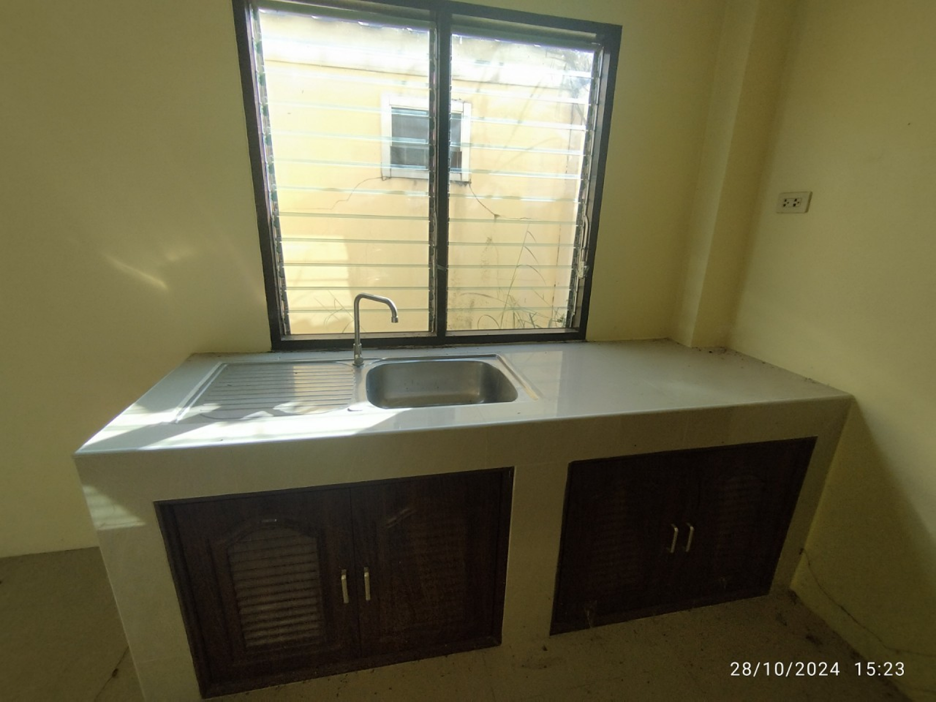 บ้านแฝด 1 ชั้น ถนนสายระเวิง- ปลวกแดง จ.ระยอง  46.1 ตร.ว.