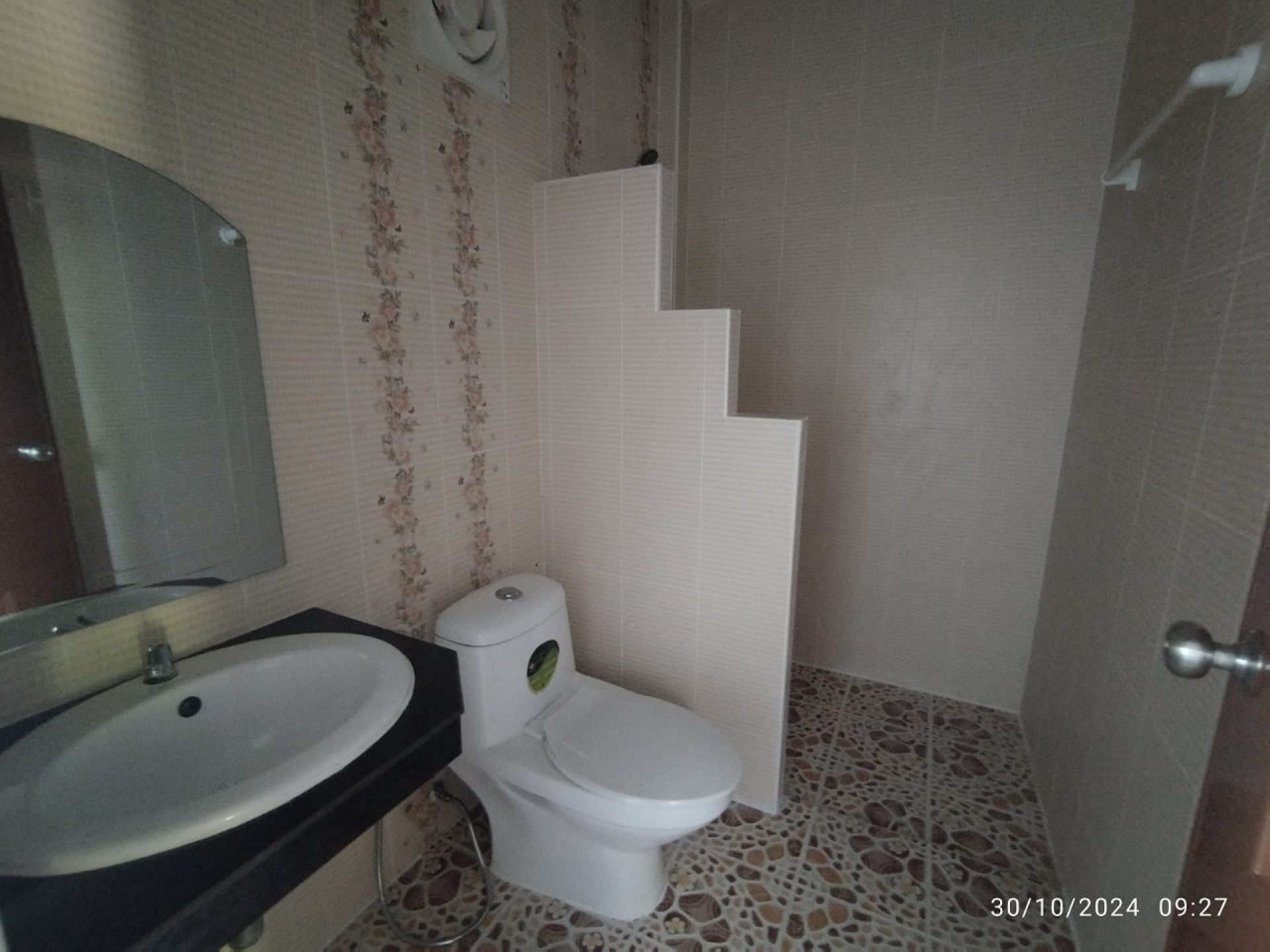 บ้านเดี่ยว 1ชั้น หมู่บ้าน ทรัพย์เจริญธานี  จ.ระยอง 57.30 ตร.ว.