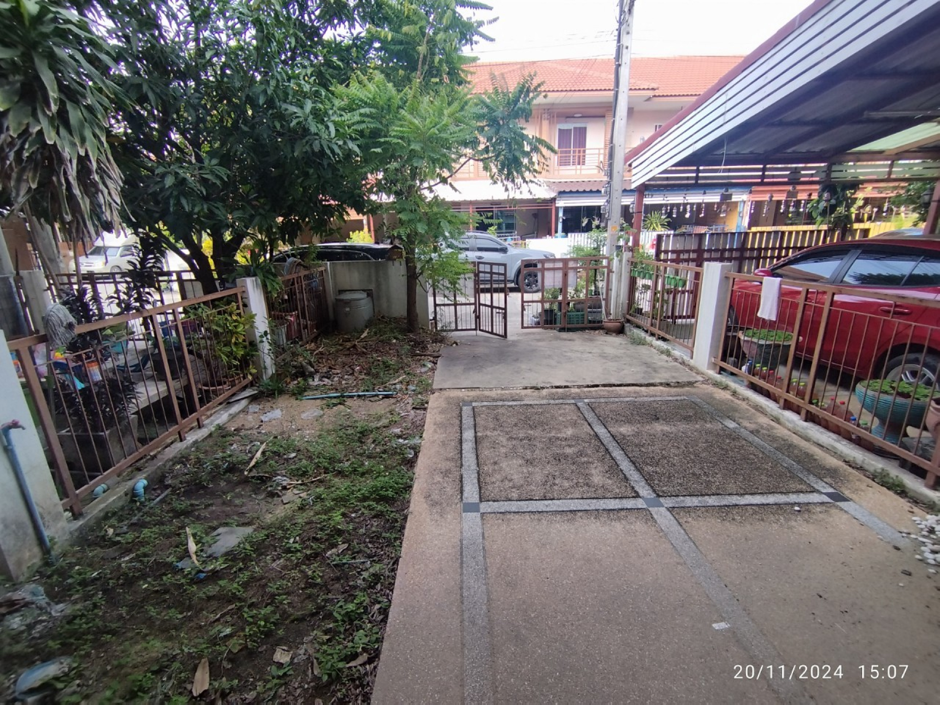 ทาวน์เฮ้าส์ 2 ชั้น หมู่บ้าน 168/251 ไอลีฟทาวน์ ประชาอุทิศ 90 จ.สมุทรปราการ 25 ตร.ว.