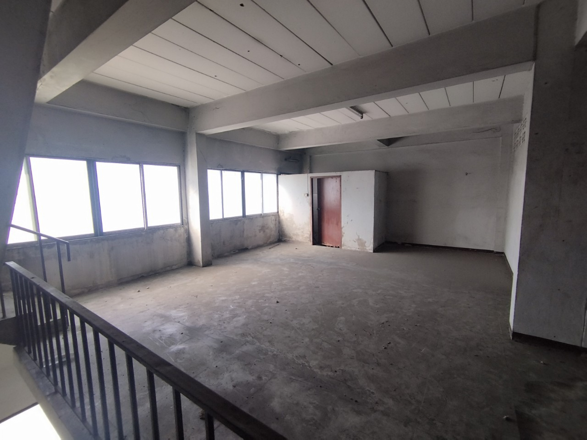 อาคารพาณิชย์ 4 ชั้น 2 คูหา ถนนกิ่งแก้ว สมุทรปราการ 39.2 ตร.ว.