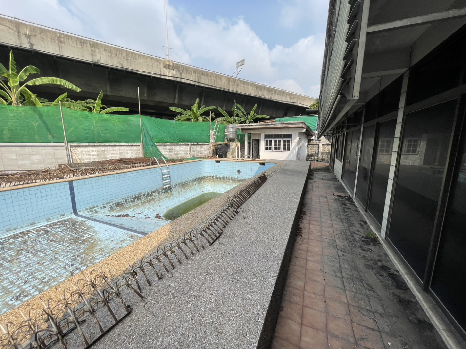 บ้านเดี่ยว 2 ชั้น ซ.งามวงศ์วาน 23 แยก 9 นนทบุรี  230 ตร.ว.