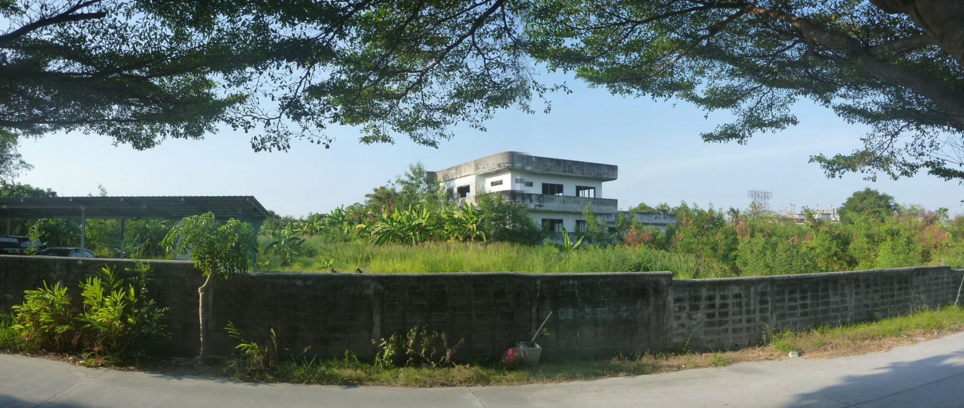 ที่ดินเปล่า ซ.บ้านสวน-สุขุมวิท  ชลบุรี  2-0-0 ไร่