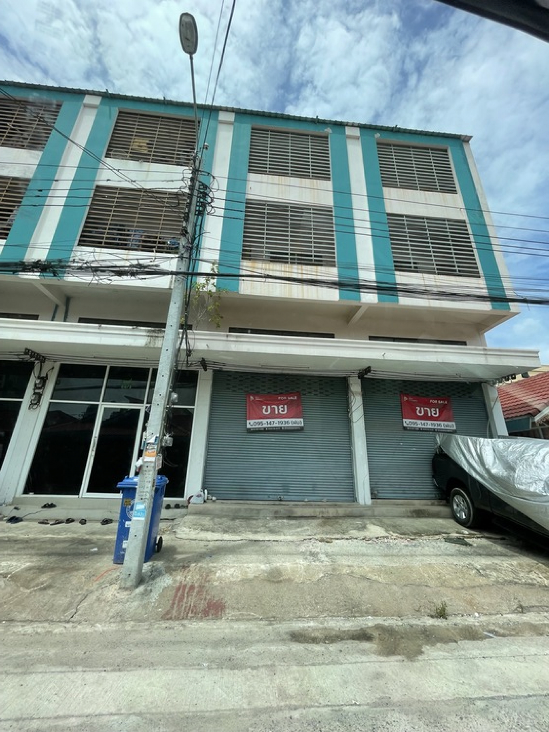 อาคารพาณิชย์ 3 ชั้น+ชั้นลอย ซ.ไทยประกัน 2 ถ.เทพารักษ์ สมุทรปราการ 19 ตร.ว.