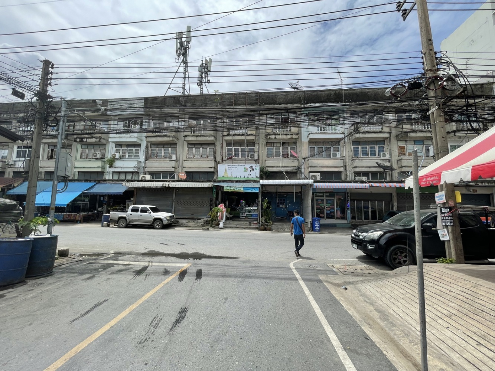 อาคารพาณิชย์ 3 ชั้น+ชั้นลอย ซ.ไทยประกัน 2 ถ.เทพารักษ์ สมุทรปราการ 19 ตร.ว.